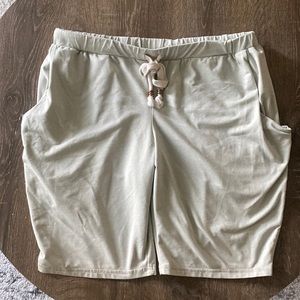Men’s Crow Collective Shorts, Size Large